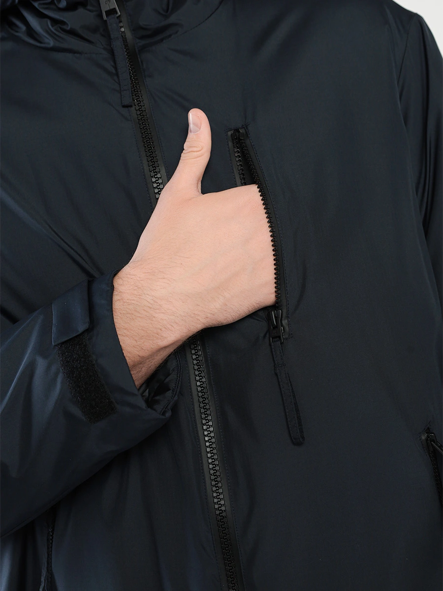 Куртка из водоотталкивающей ткани на утеплителе